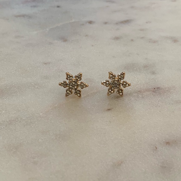 ✨NWOT✨ Snowflake Stud Earrings❄️ - Picture 2 of 3